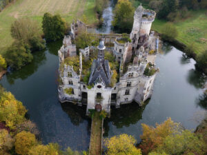 FILES-FRANCE-HERITAGE-CASTLE-CULTURE-CROWDFUNDING-INTERNET