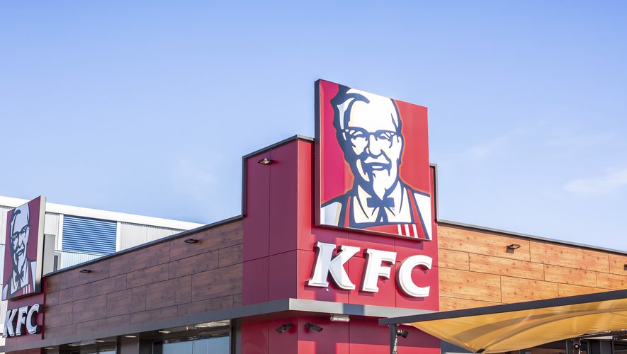 SAGUNTO, SPAIN - FEBRUARY 08, 2019: KFC fried chicken fast food restaurant logo at its building located in Sagunto shopping area, Spain. Clear bright blue sky