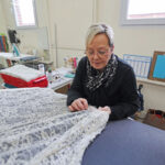 La dentelle de Calais disparaît à jamais : une industrie française en déclin accéléré